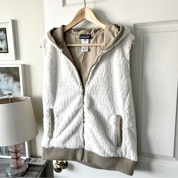 Patagonia Conejo Vest Hooded Full Zip Faux Fur Fuzzy 25915 Size Large Cream Tan - Picture 3 of 13